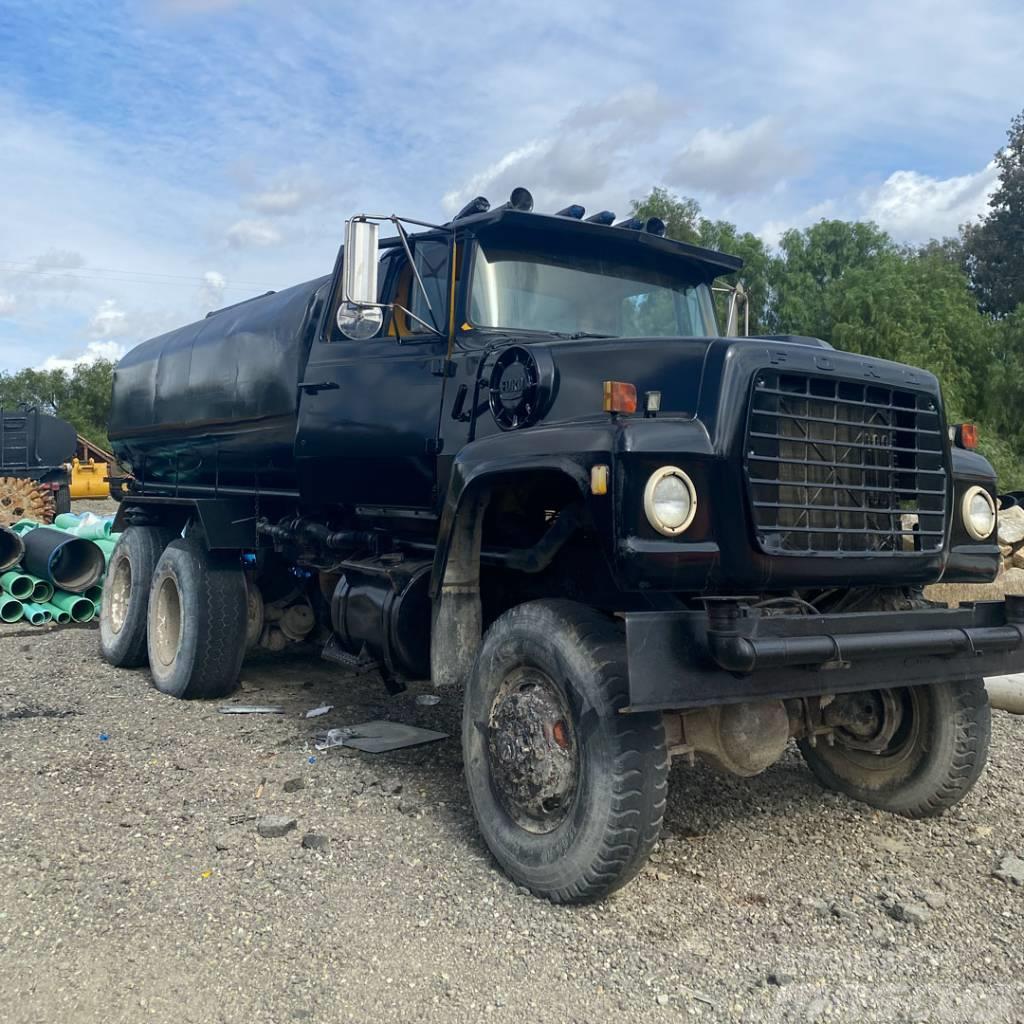 Ford 6 x 6 Water bowser
