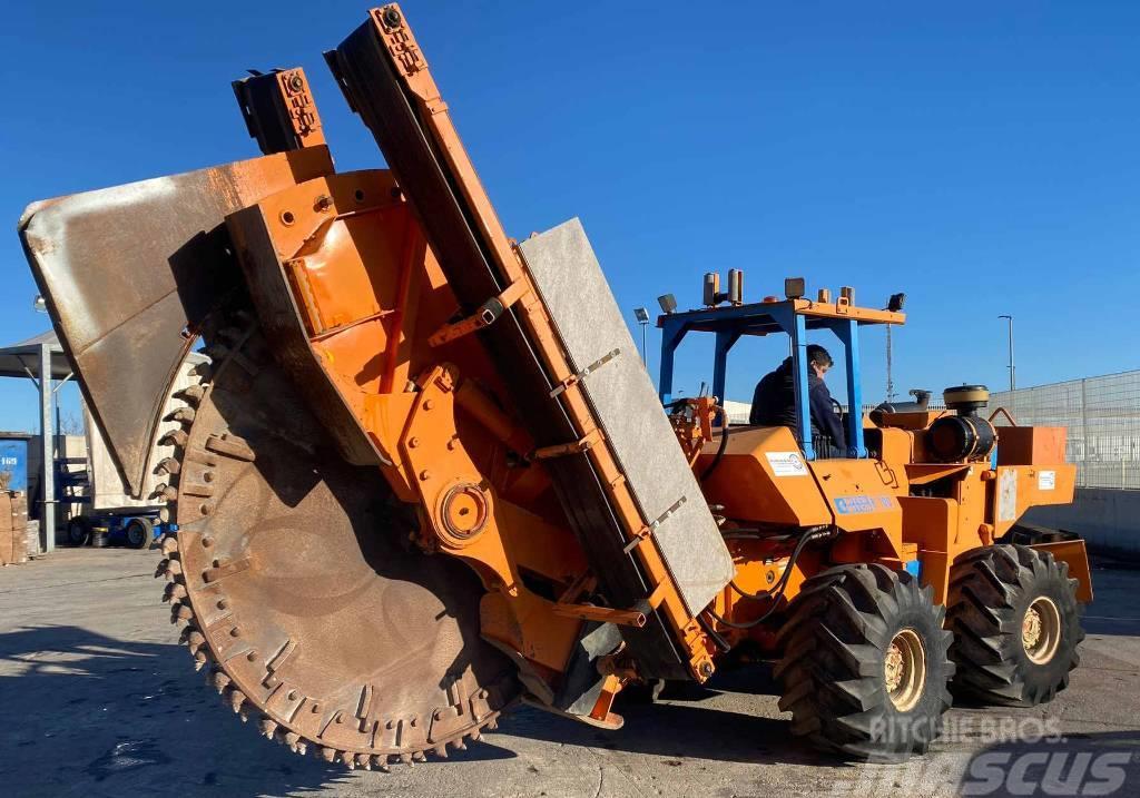 Ditch Witch R100 Trenchers