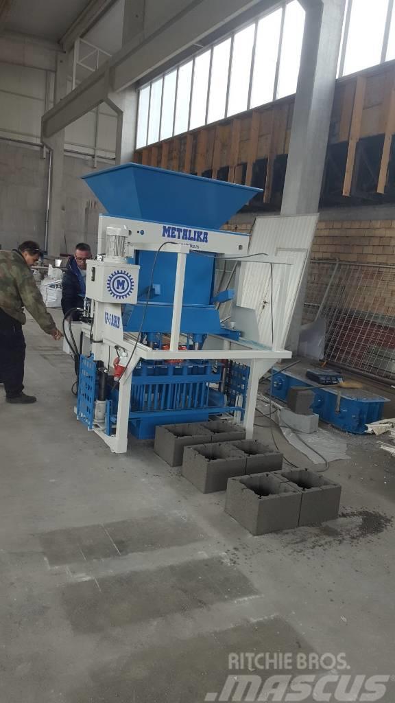 Metalika Concrete block making machine Concrete machines