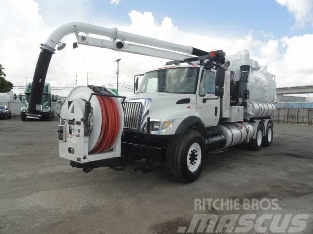 International 7400 Commercial vehicle