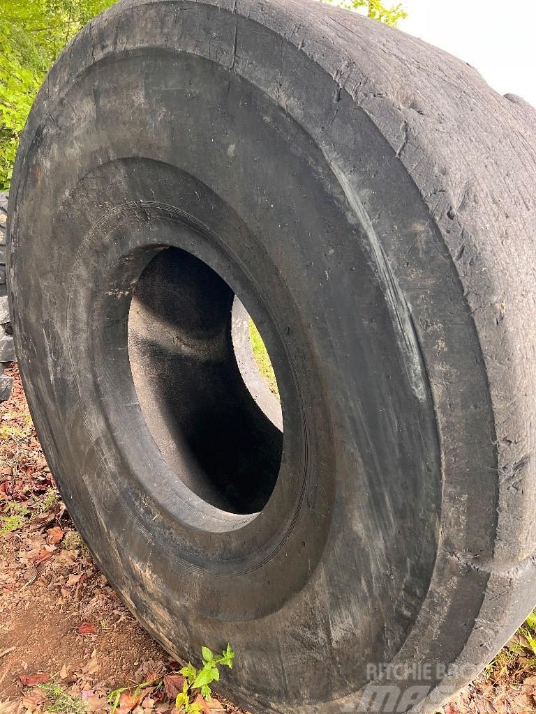  65/35X33 Firestone Tyres, wheels and rims