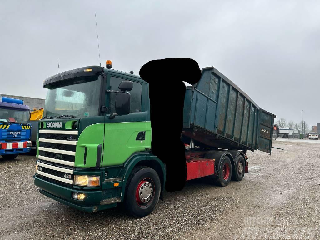 Scania G124 6x2/4  // 3 way tip Truck mounted cranes