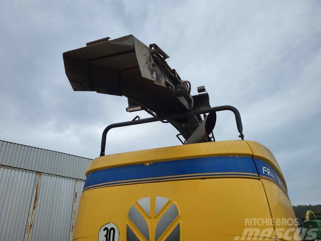 New Holland FR 600 4x4 + Pick Up 30HPPE + Corn Header 600 SFIE Forage harvesters