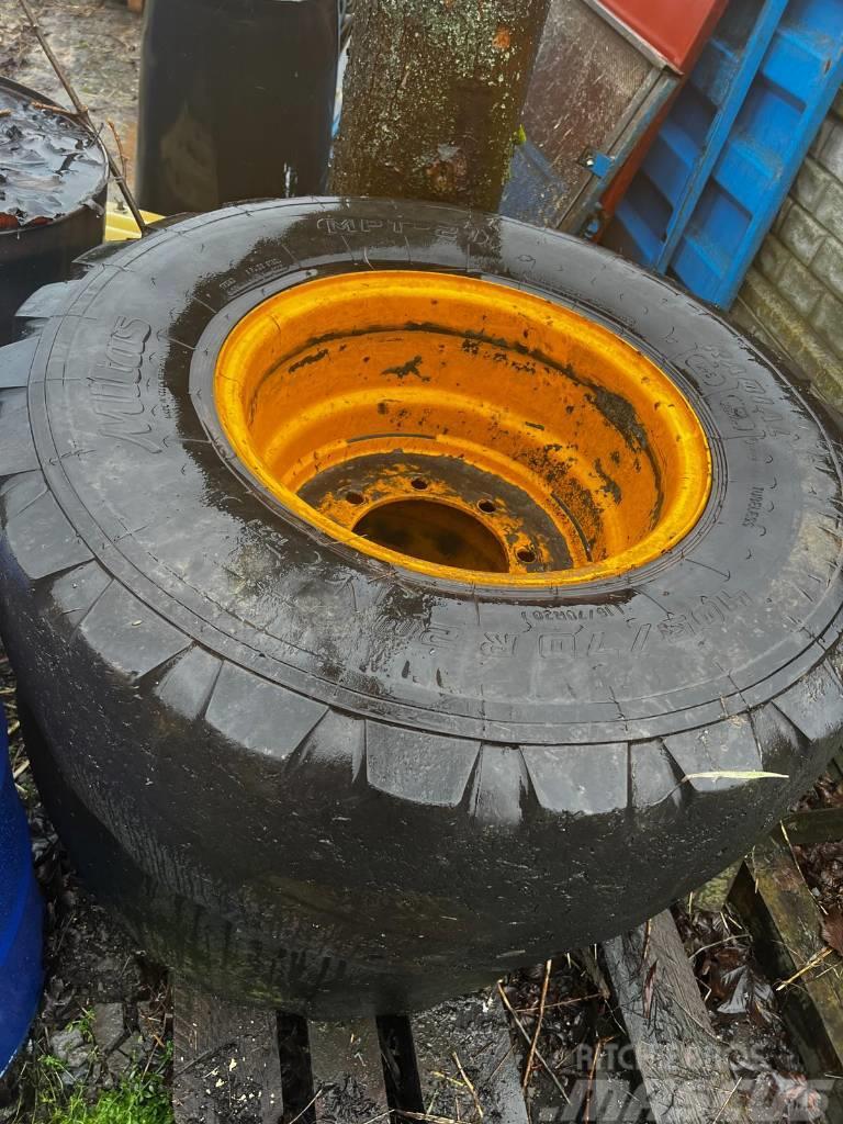Manitou 1740 Tyres, wheels and rims