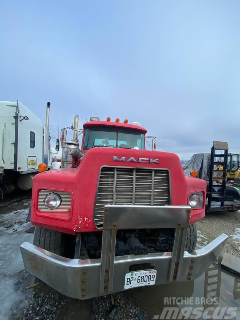 Mack Roll-Off Truck Demountable trucks