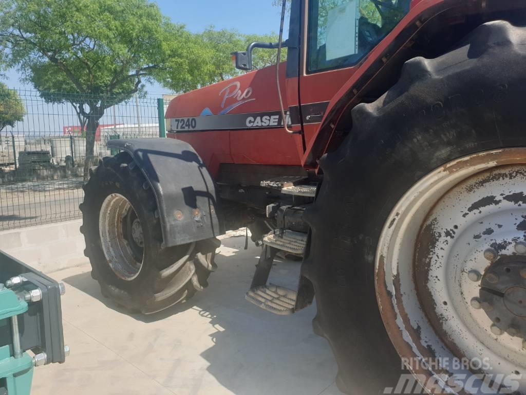 Case IH MAGNUM 7240 Tractors