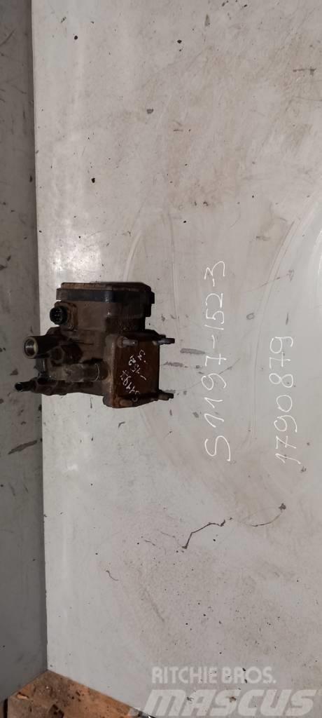 Scania 1790879 P420 EBS TRAIELR VALVE Gearboxes