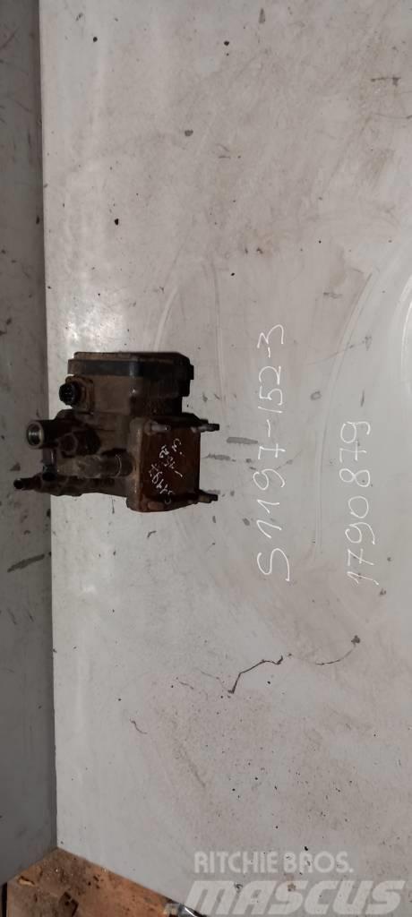 Scania 1790879 P420 EBS TRAIELR VALVE Gearboxes