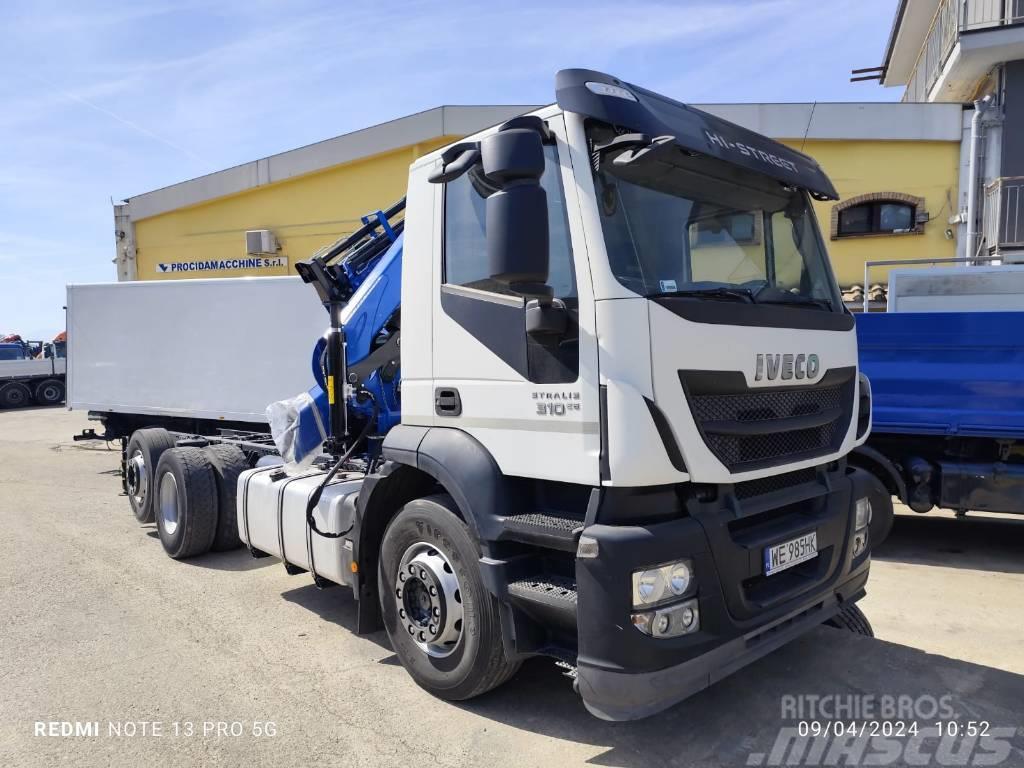 Iveco Stralis 260 S 31 Truck mounted cranes
