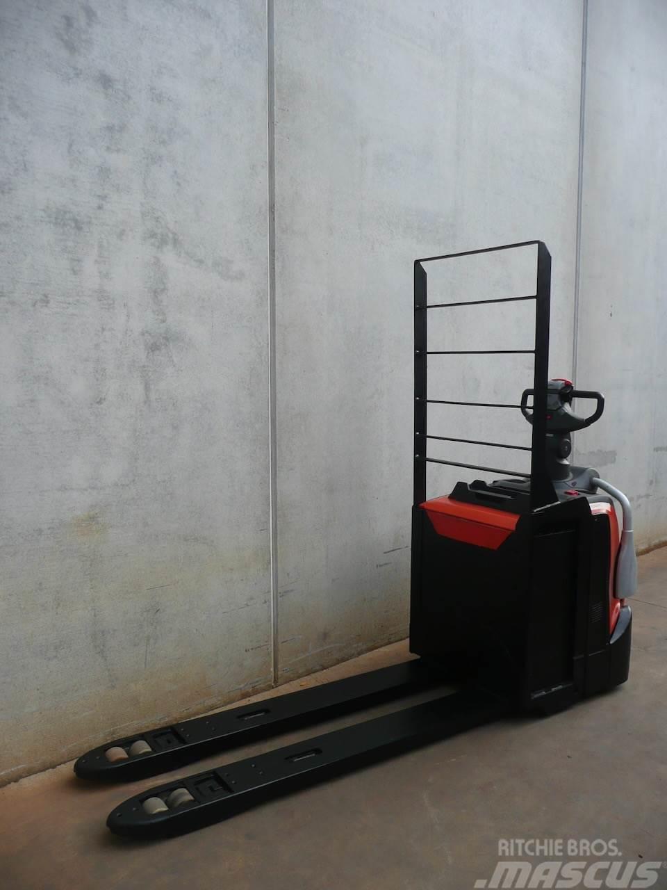 BT LPE 200 Low lift with platform