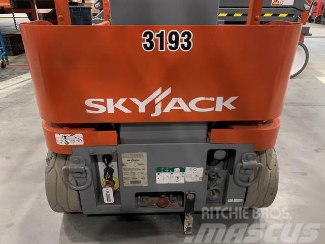 SkyJack SJ16 Vertical Mast Lift Used Personnel lifts and access elevators