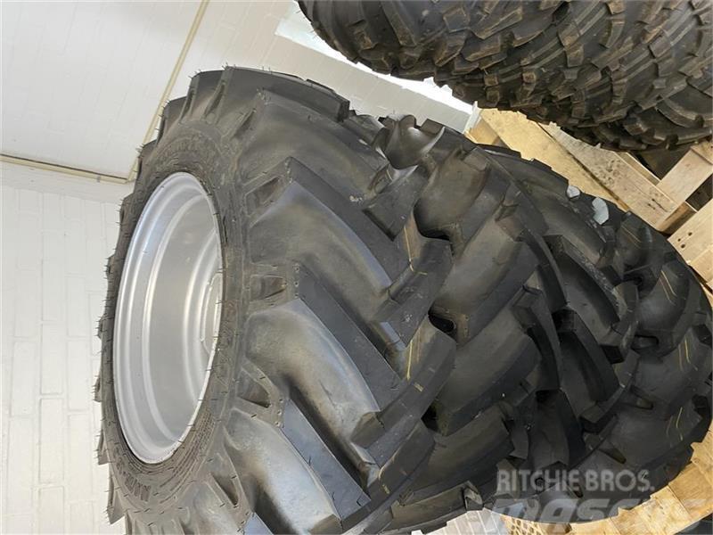 BKT 10.0/75-15.3 Tyres, wheels and rims