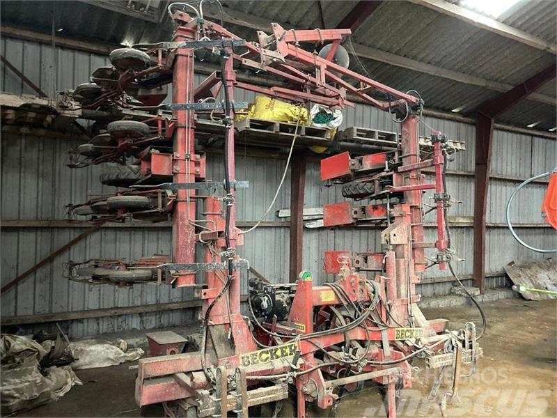 Becker 12 rækker  Flydende gødningsplacering Sowing machines