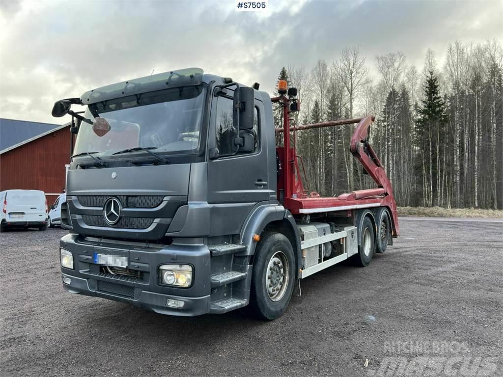 Mercedes-Benz 950.60 2529L Skip bin truck
