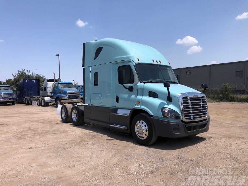  2018 FREIGHTLINER CASCADIA Conventional Truck with Prime Movers