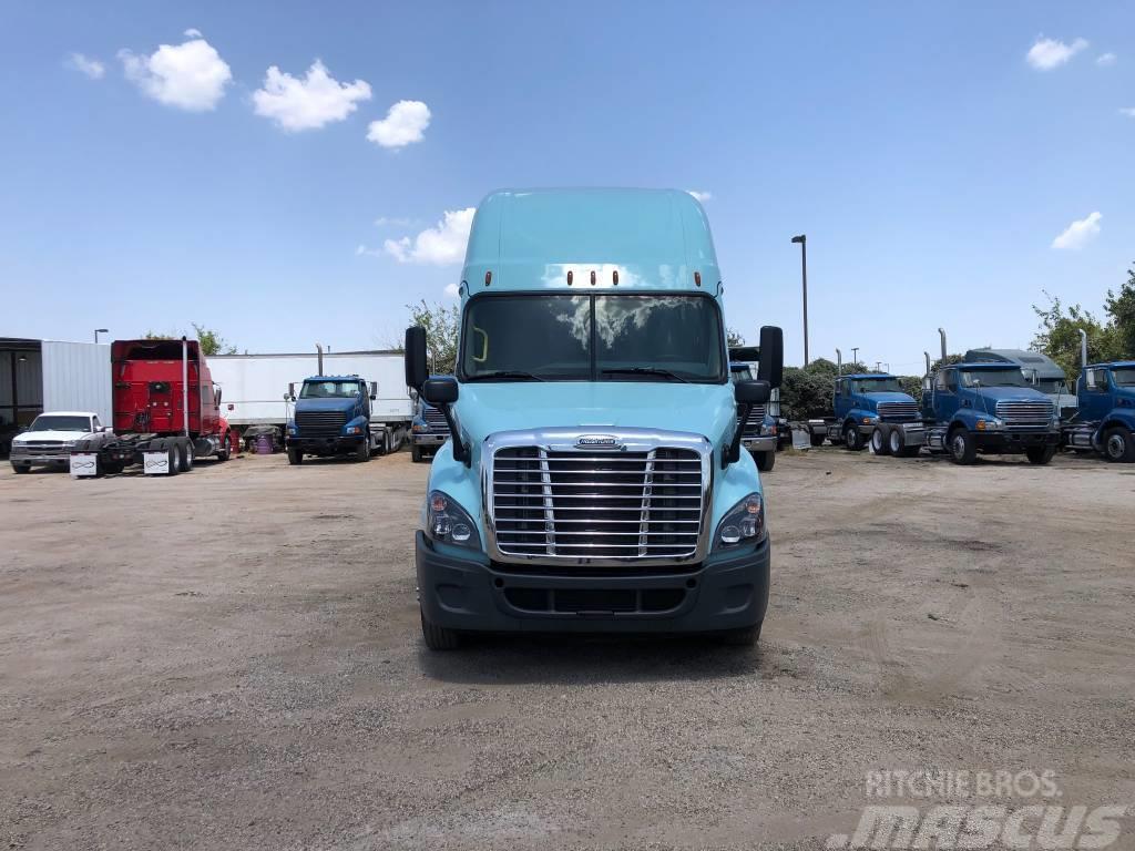  2018 FREIGHTLINER CASCADIA Conventional Truck with Prime Movers