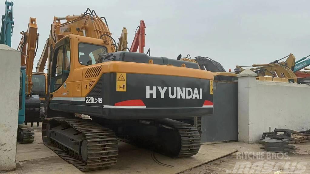 Hyundai 220 Mini excavators  7t - 12t