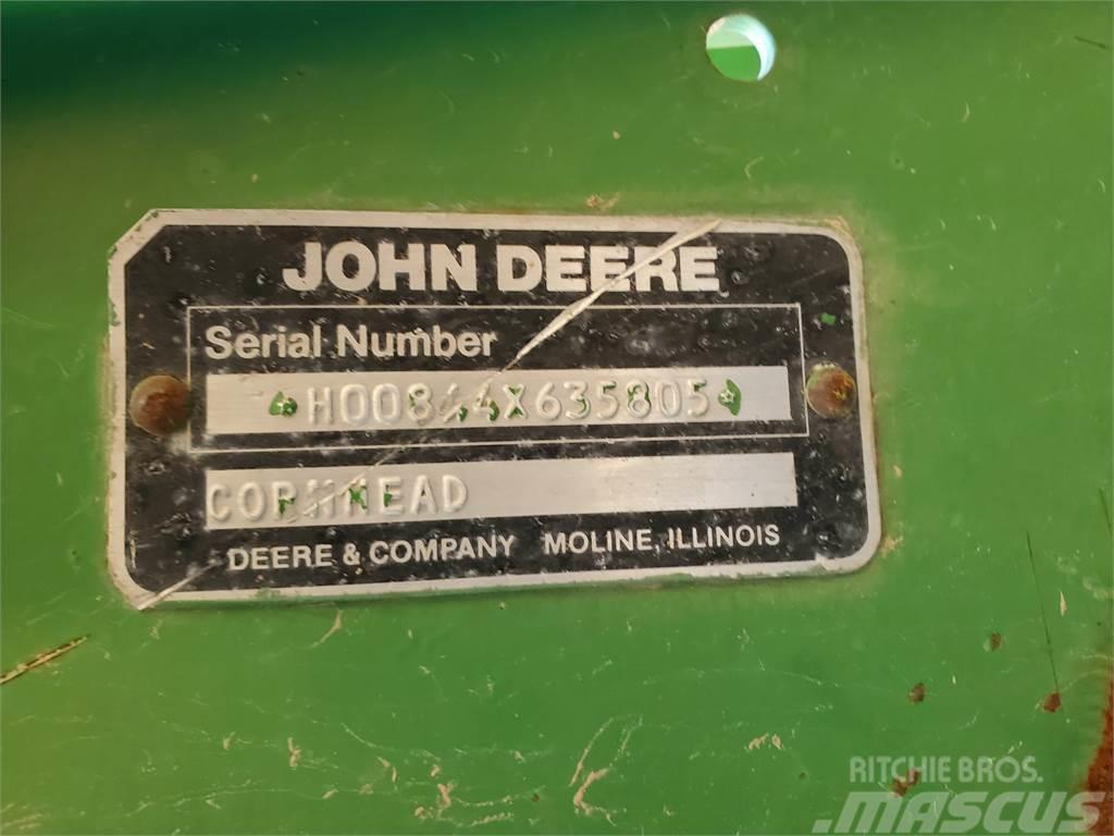 John Deere 844 Combine harvesters