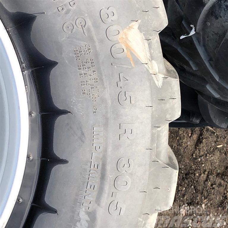 Vredestein 4 x 800/45r30,5 Tyres, wheels and rims