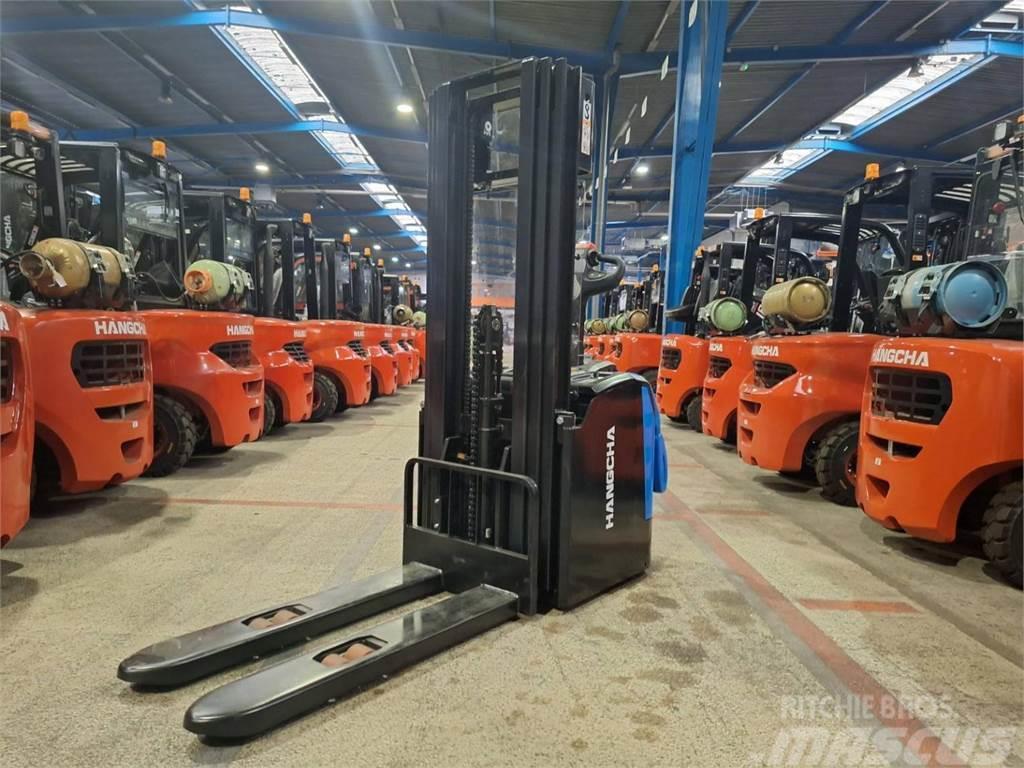 Hangcha CDD14-AC2S Self propelled stackers