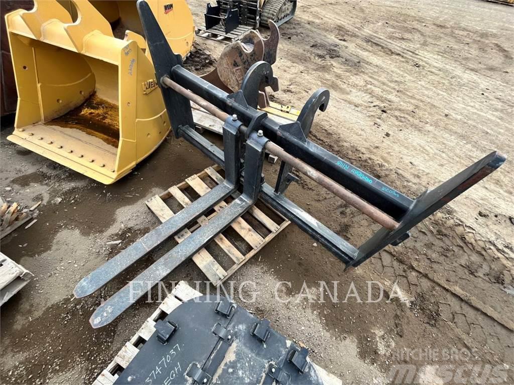 CAT ATTACHMENTS 930M Forks