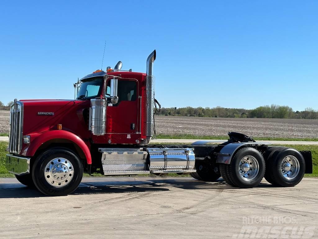 Kenworth W900 Prime Movers