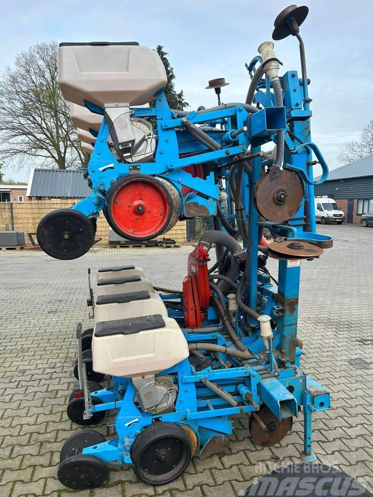 Monosem NG PLUS 8 Sowing machines