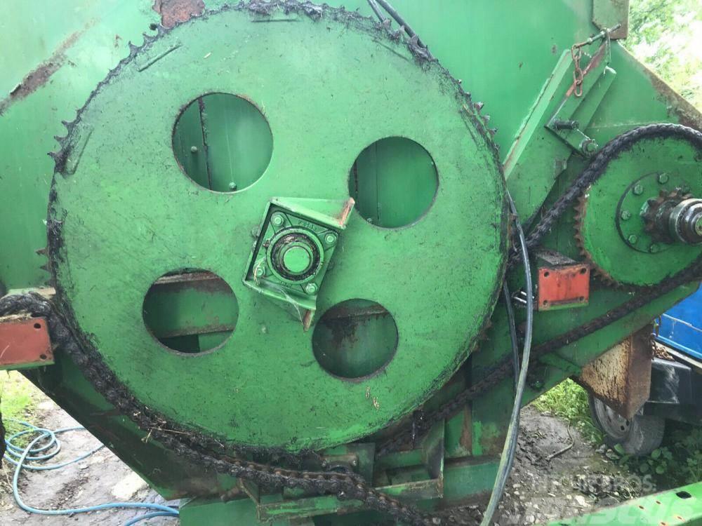 Keenan 100 Feeder Wagon gears and chains Other groundscare machines