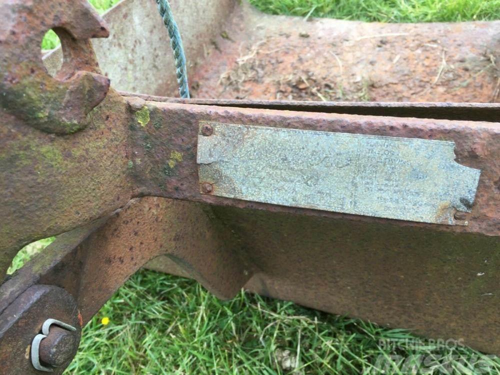 Massey Ferguson rear linkage earth scoop £250 Farm machinery