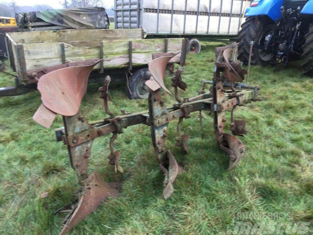 Ransomes 3 Furrow reversible plough £450 plus vat £540 Ploughs