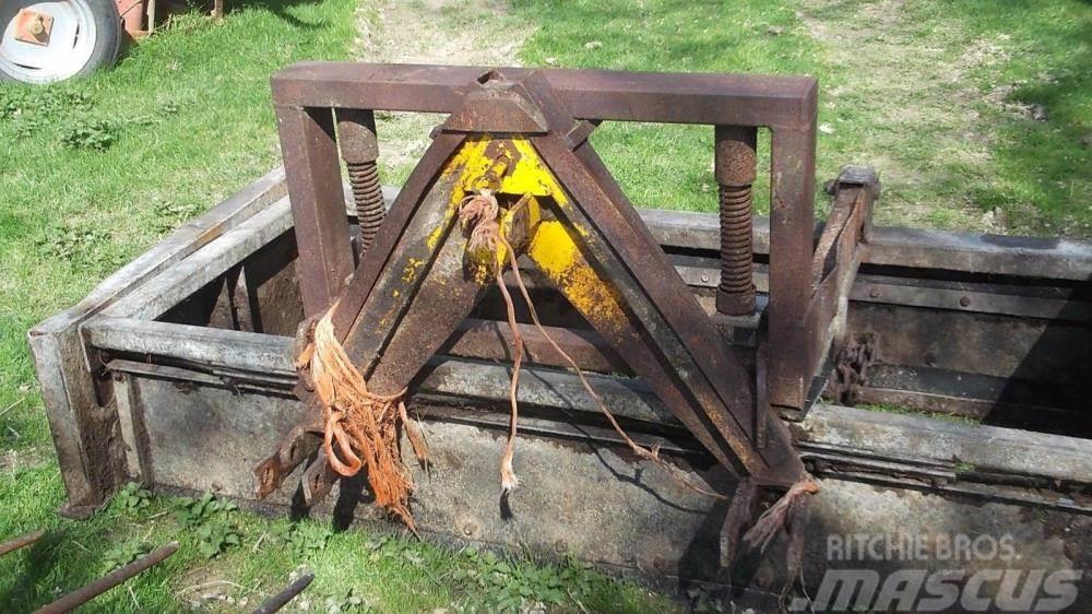  tractor mounted dung scraper £450 Field drags