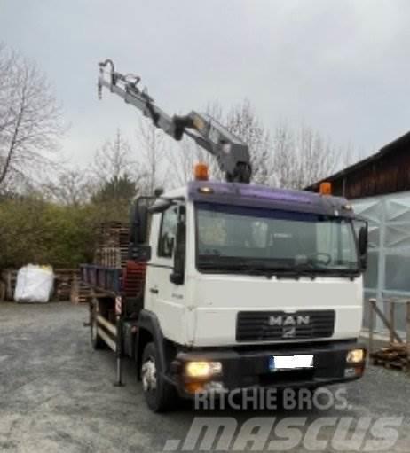 MAN LE 12.220 BL+ HMF 1060 Truck mounted cranes