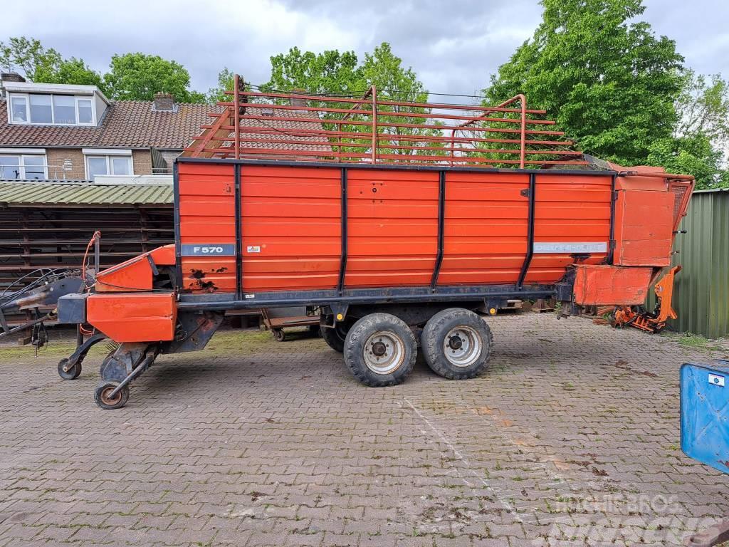 Deutz-Fahr opraapwagen F570 Self-loading trailers