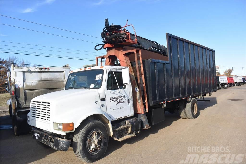 International 4900 Truck mounted cranes