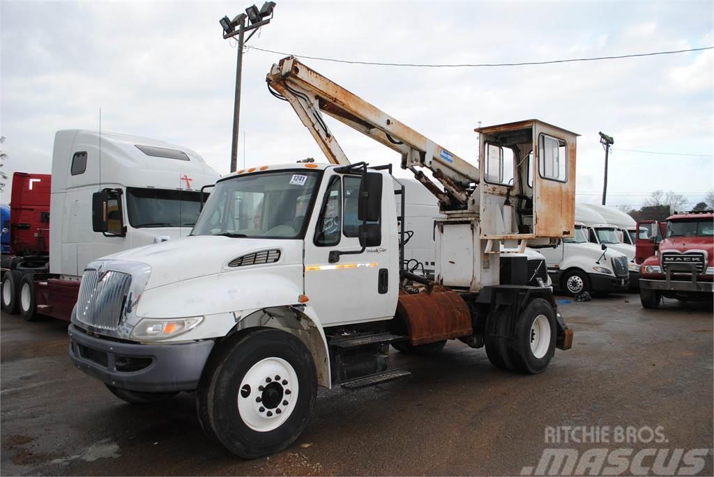 International DURASTAR 4300 Truck mounted cranes
