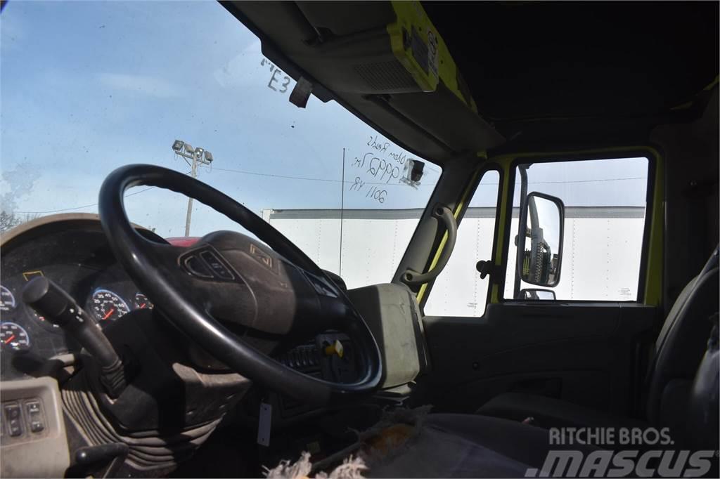 International WORKSTAR 7400 Truck mounted cranes