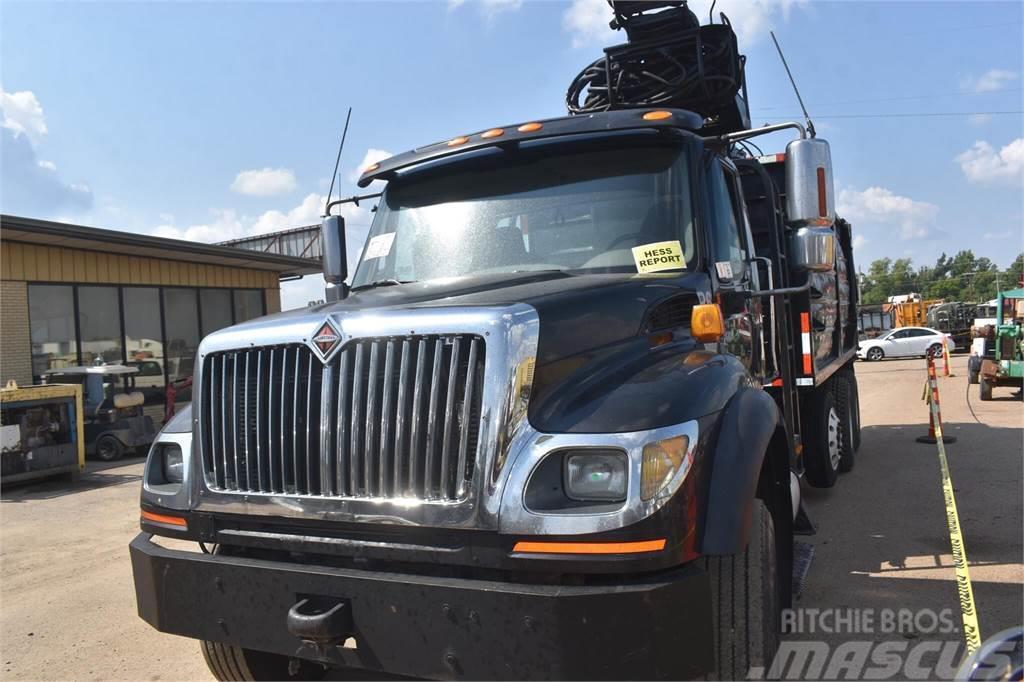 International WORKSTAR 7600 Truck mounted cranes