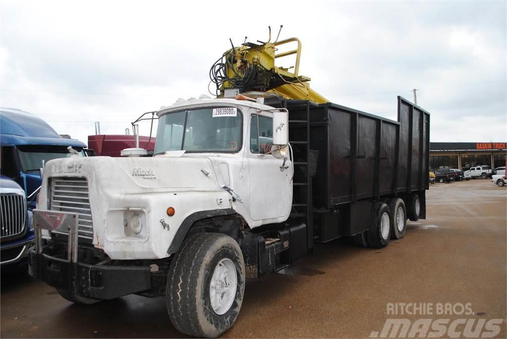Mack DM690S Truck mounted cranes