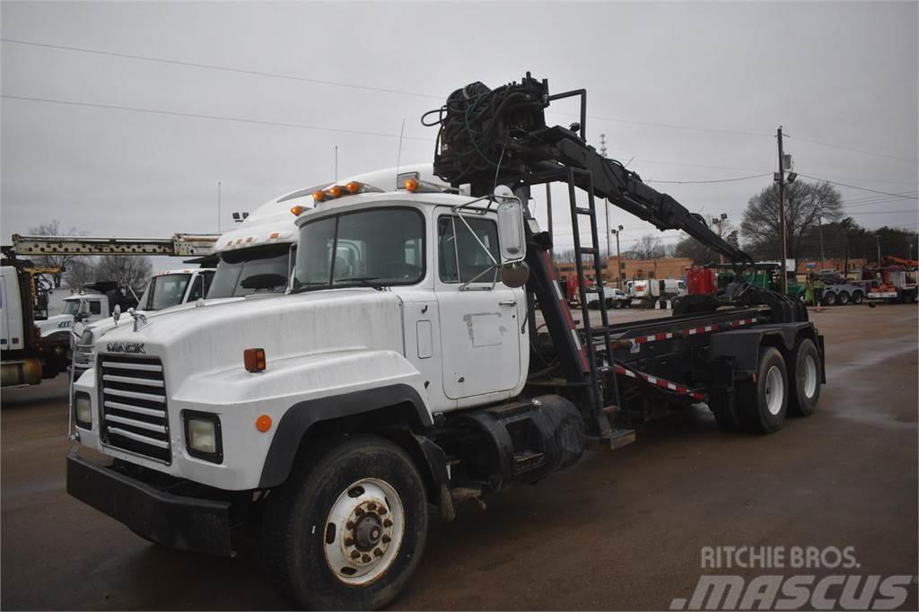 Mack RD688S Truck mounted cranes