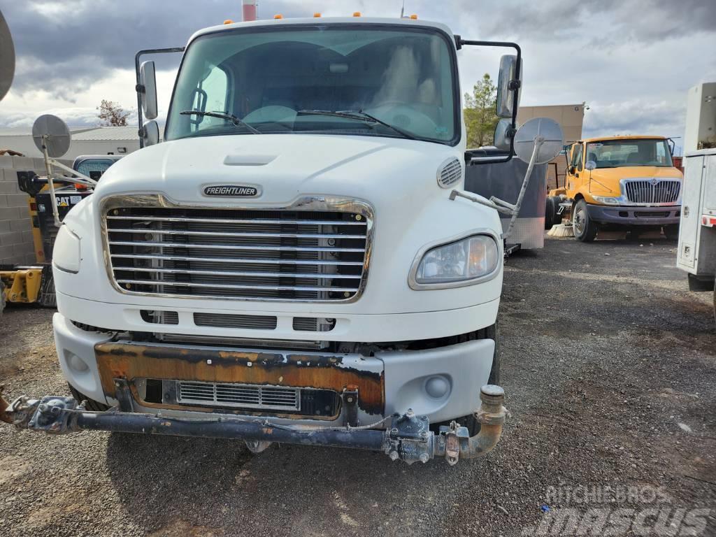 Freightliner M2-106 Water bowser