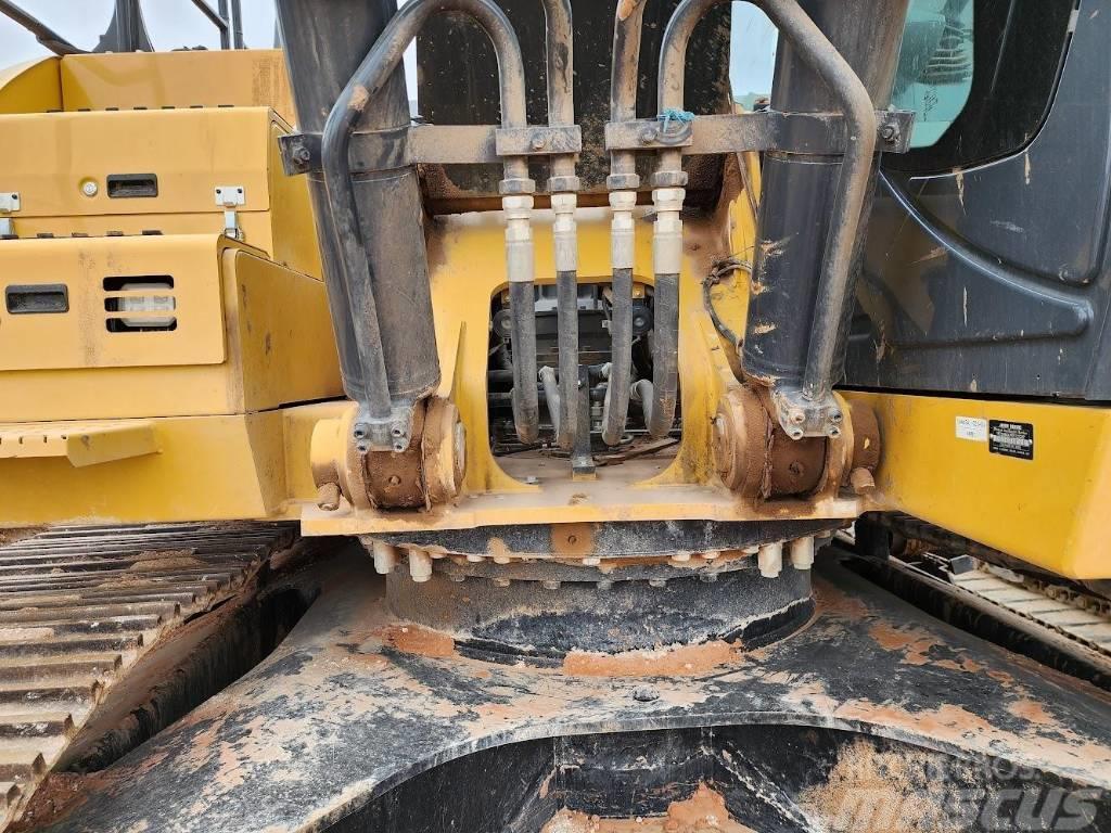 DEERE 300G LC Crawler excavators