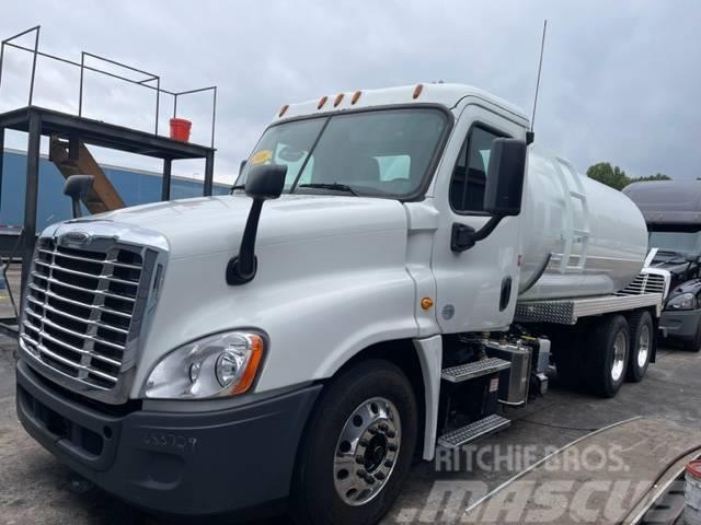 Freightliner CASCADIA 125 Commercial vehicle