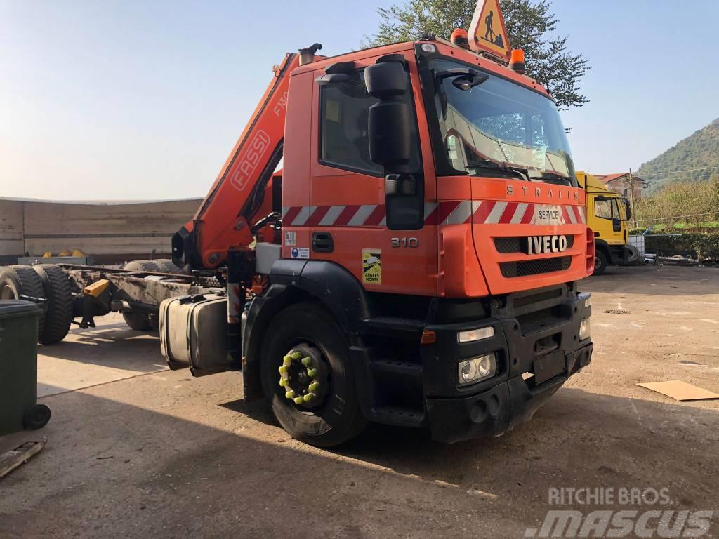 Iveco Stralis 190S33 Truck mounted cranes