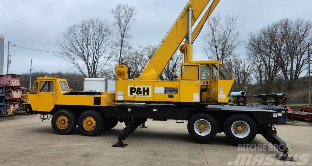 P&H T300A Track mounted cranes