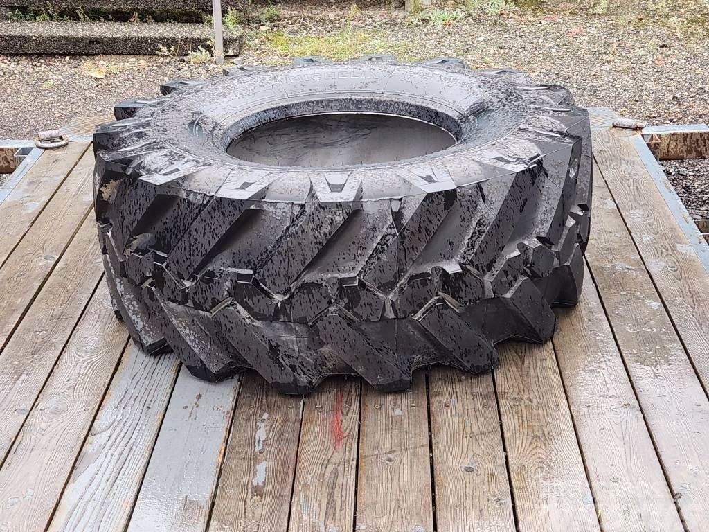 Michelin TIRE 18 R 22.5 XF Tyres, wheels and rims