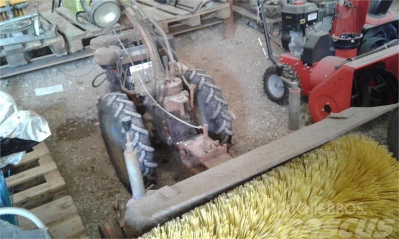Nibbi gammel Farm machinery