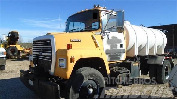 Ford L8000 Water bowser