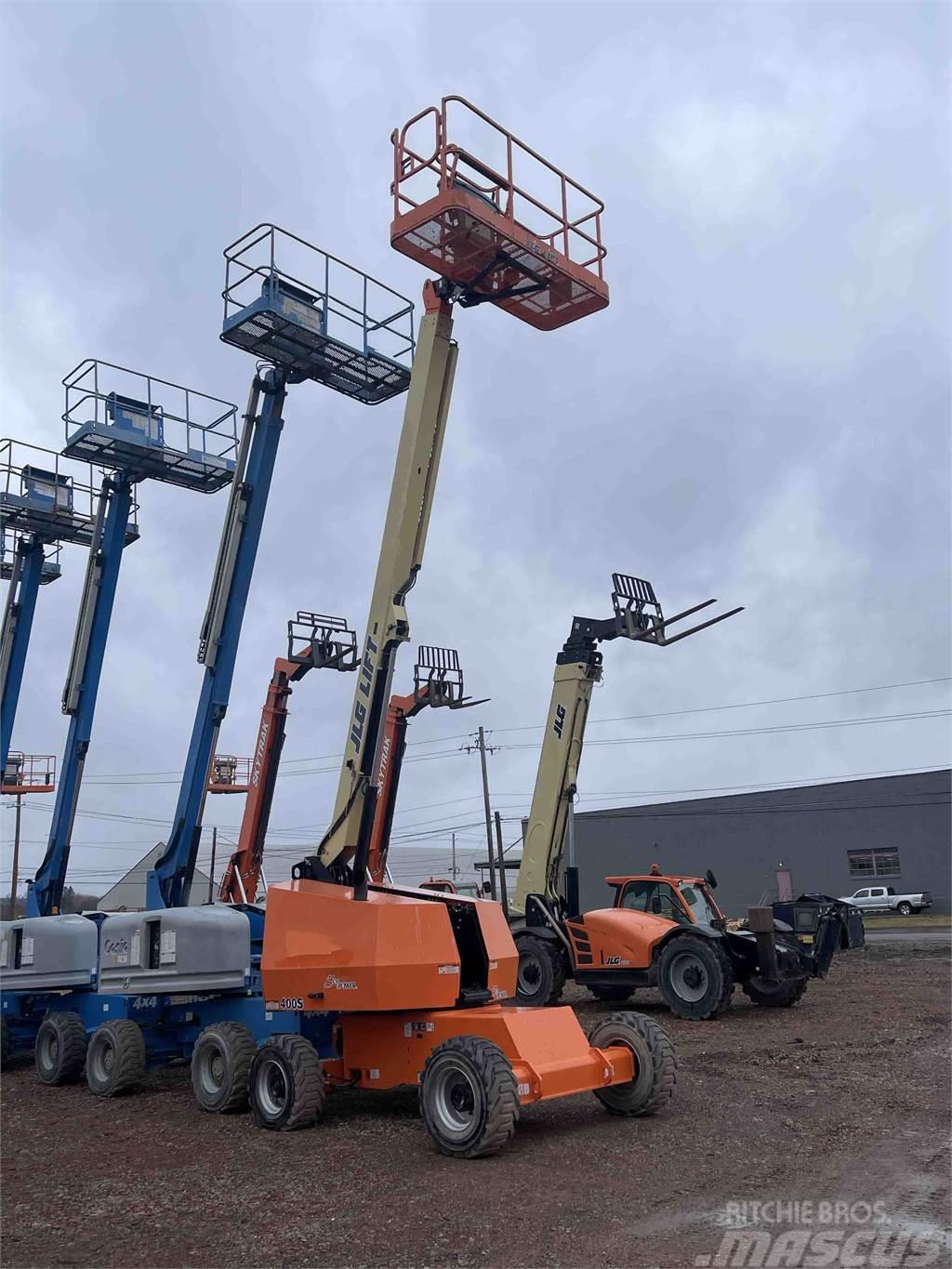 JLG 400S Compact self-propelled boom lifts