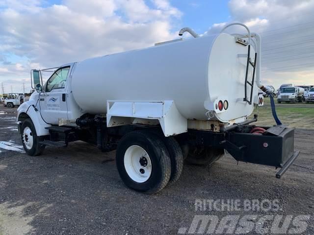 Ford F-750 Water bowser