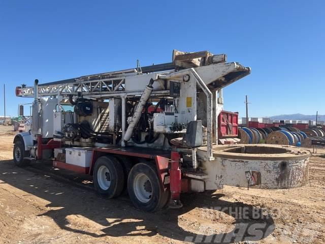 Freightliner FLD120 Truck mounted drill rig
